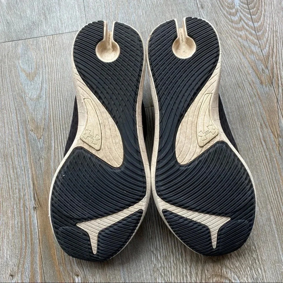 UNDER ARMOUR | Light &  Breathable Running Activity Shoes - Picture 8 of 8